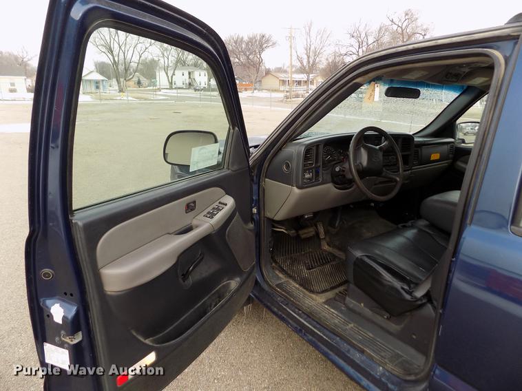 image for item DB4917 2002 Chevrolet Suburban 1500 SUV