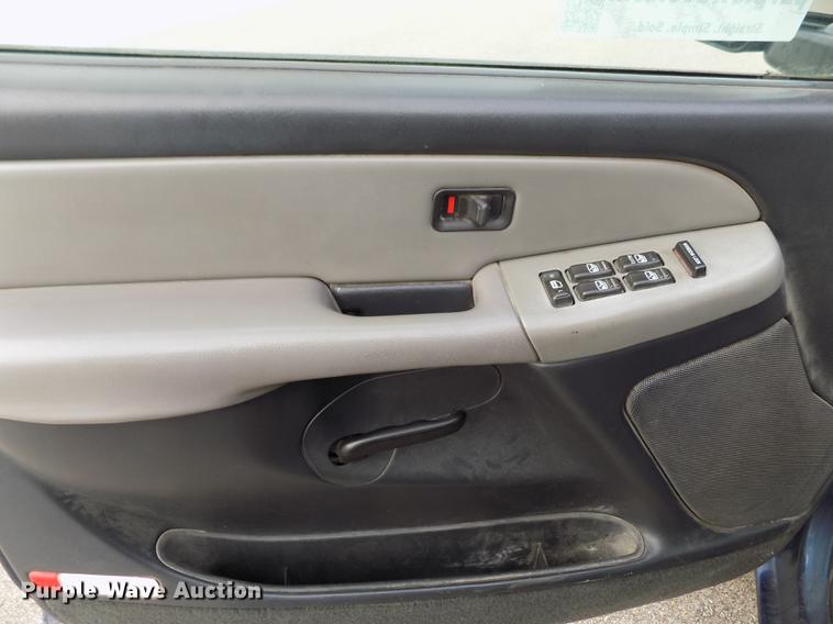 image for item DB4917 2002 Chevrolet Suburban 1500 SUV