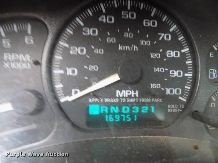 image for item DB4917 2002 Chevrolet Suburban 1500 SUV