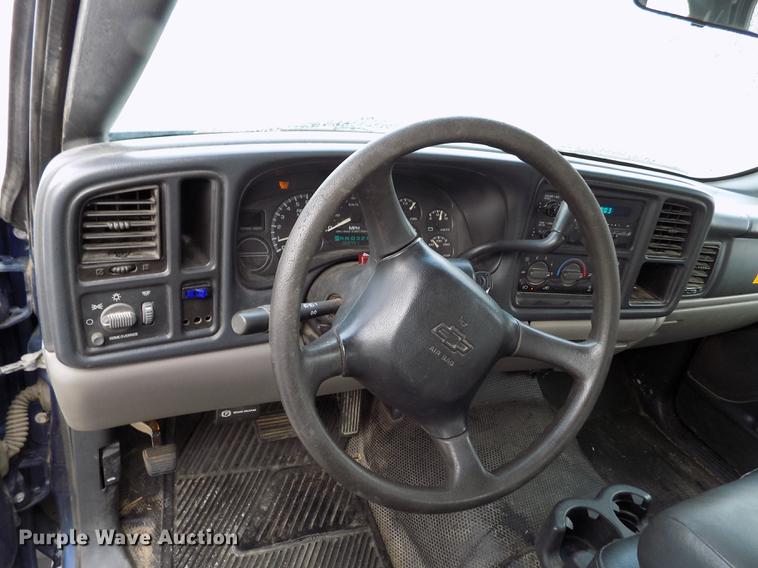 image for item DB4917 2002 Chevrolet Suburban 1500 SUV