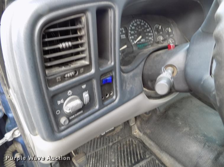 image for item DB4917 2002 Chevrolet Suburban 1500 SUV