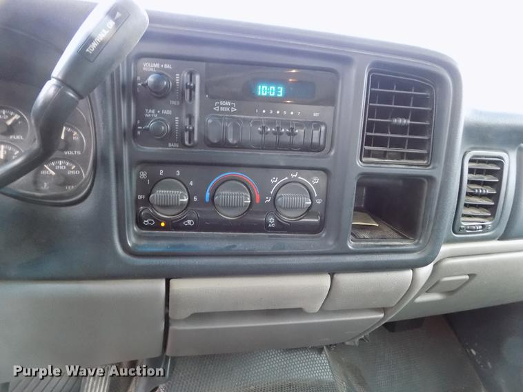 image for item DB4917 2002 Chevrolet Suburban 1500 SUV