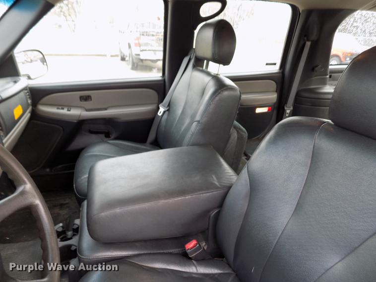 image for item DB4917 2002 Chevrolet Suburban 1500 SUV