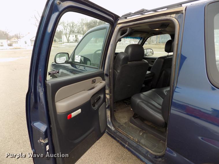 image for item DB4917 2002 Chevrolet Suburban 1500 SUV
