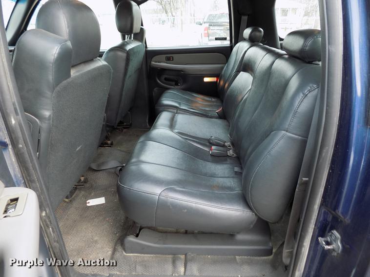 image for item DB4917 2002 Chevrolet Suburban 1500 SUV