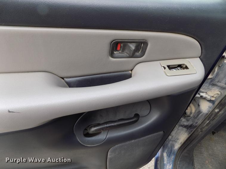 image for item DB4917 2002 Chevrolet Suburban 1500 SUV