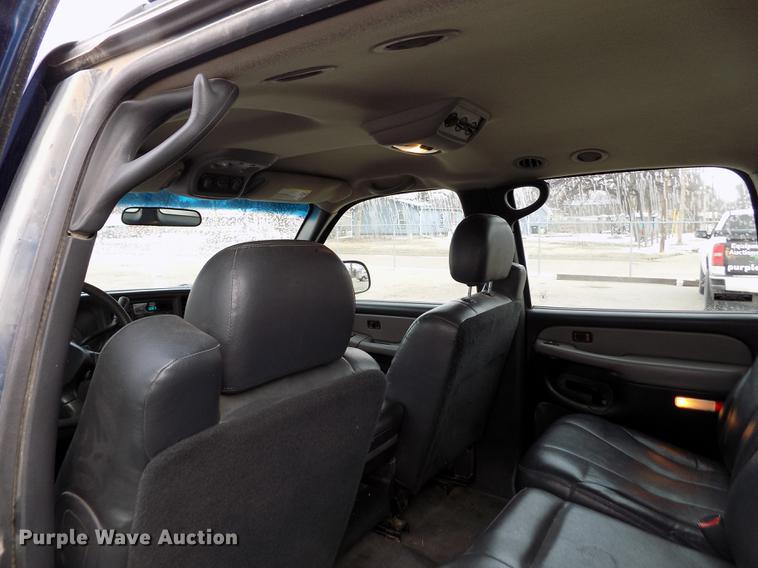 image for item DB4917 2002 Chevrolet Suburban 1500 SUV