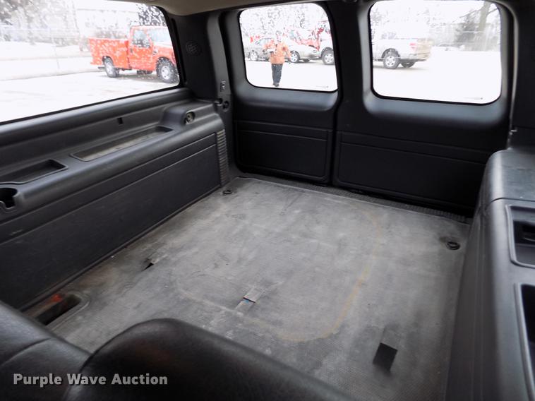 image for item DB4917 2002 Chevrolet Suburban 1500 SUV