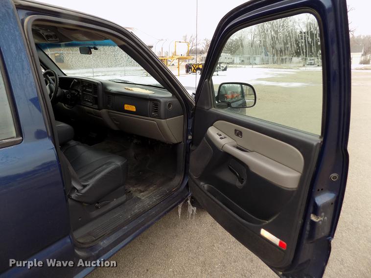image for item DB4917 2002 Chevrolet Suburban 1500 SUV