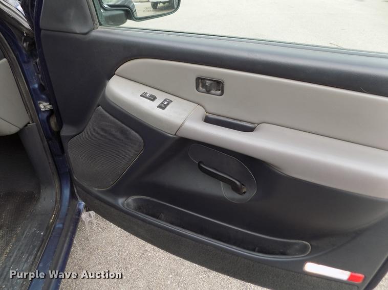 image for item DB4917 2002 Chevrolet Suburban 1500 SUV