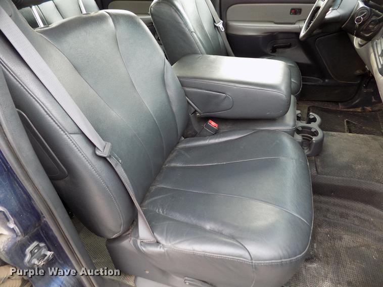 image for item DB4917 2002 Chevrolet Suburban 1500 SUV