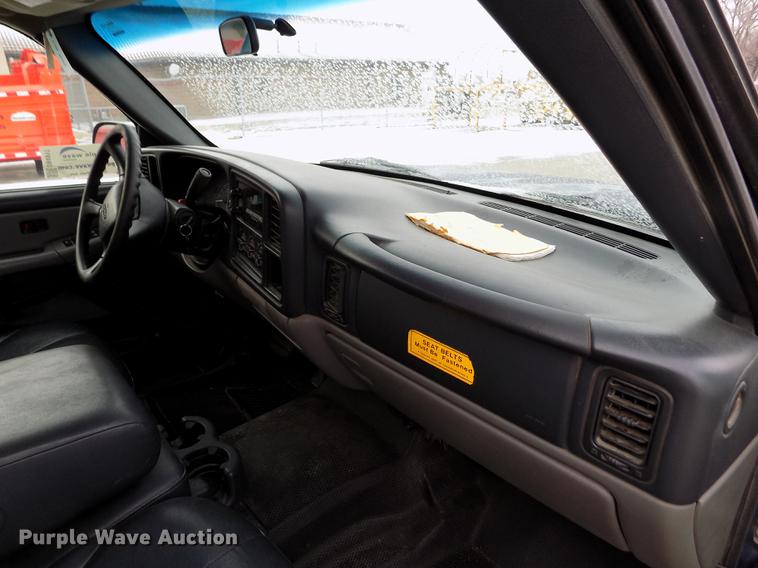 image for item DB4917 2002 Chevrolet Suburban 1500 SUV