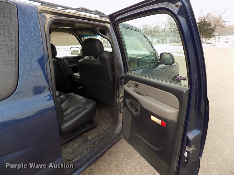 image for item DB4917 2002 Chevrolet Suburban 1500 SUV