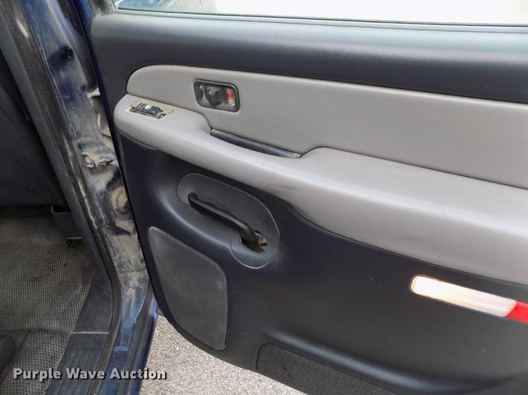 image for item DB4917 2002 Chevrolet Suburban 1500 SUV