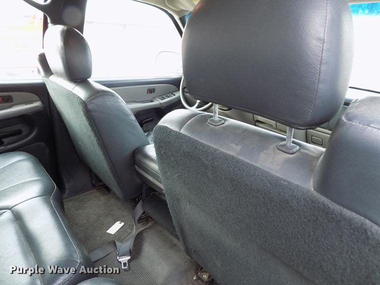 image for item DB4917 2002 Chevrolet Suburban 1500 SUV