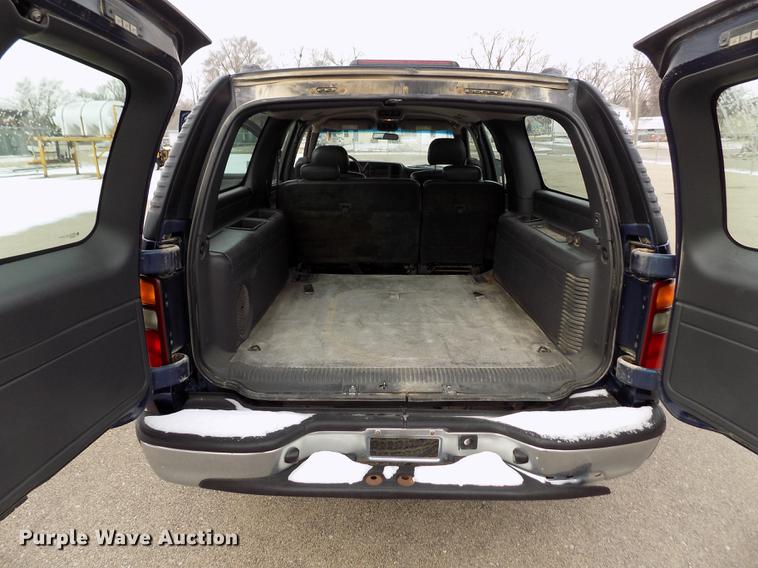 image for item DB4917 2002 Chevrolet Suburban 1500 SUV