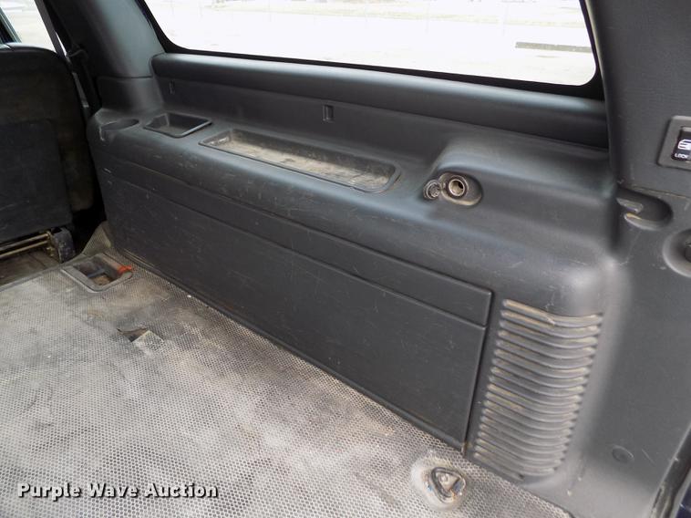 image for item DB4917 2002 Chevrolet Suburban 1500 SUV