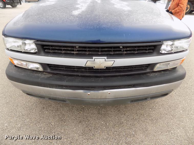 image for item DB4917 2002 Chevrolet Suburban 1500 SUV