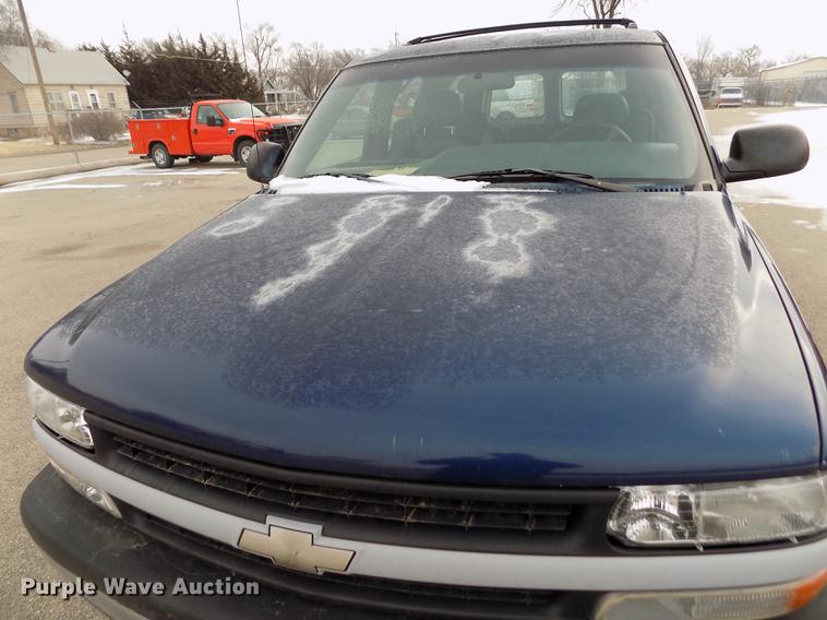 image for item DB4917 2002 Chevrolet Suburban 1500 SUV