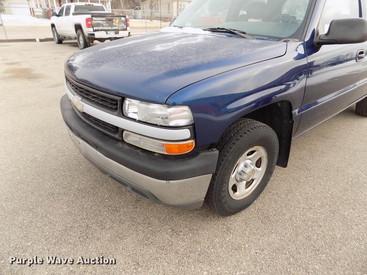 image for item DB4917 2002 Chevrolet Suburban 1500 SUV