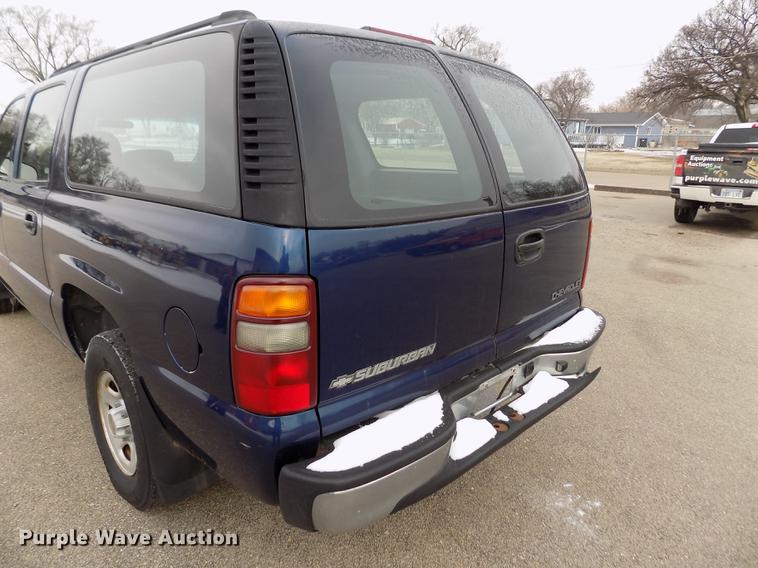 image for item DB4917 2002 Chevrolet Suburban 1500 SUV
