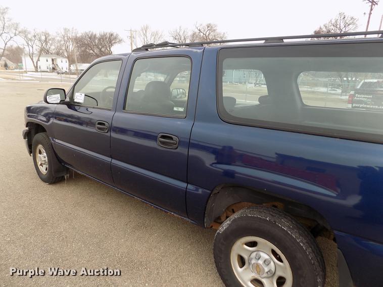 image for item DB4917 2002 Chevrolet Suburban 1500 SUV