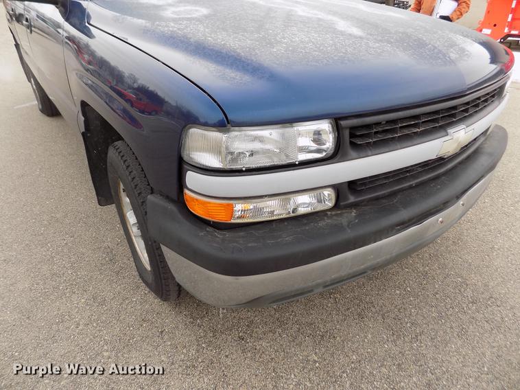 image for item DB4917 2002 Chevrolet Suburban 1500 SUV