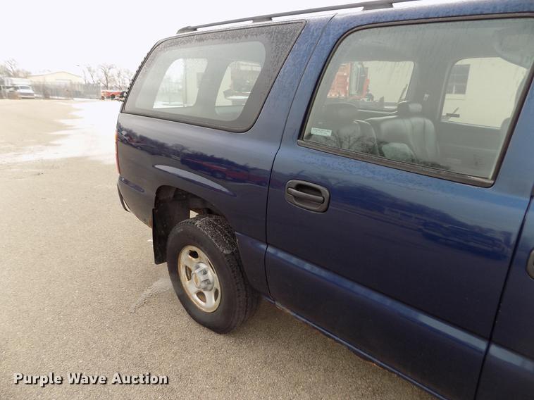 image for item DB4917 2002 Chevrolet Suburban 1500 SUV