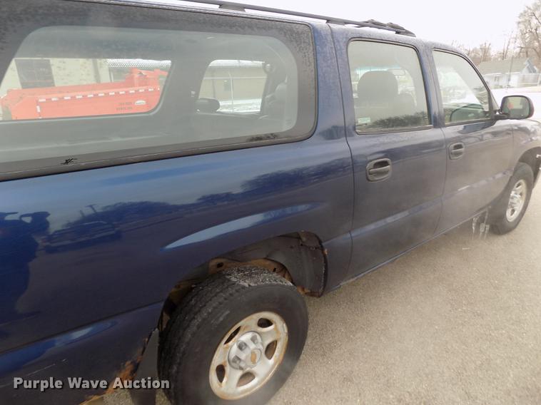image for item DB4917 2002 Chevrolet Suburban 1500 SUV