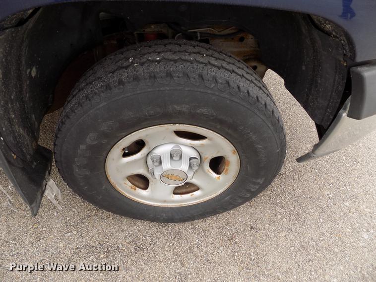 image for item DB4917 2002 Chevrolet Suburban 1500 SUV