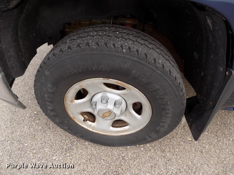 image for item DB4917 2002 Chevrolet Suburban 1500 SUV