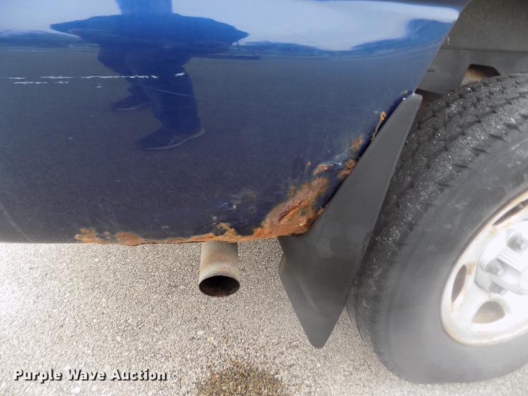 image for item DB4917 2002 Chevrolet Suburban 1500 SUV