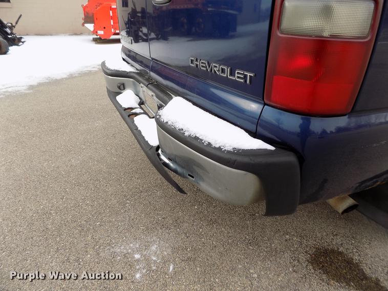 image for item DB4917 2002 Chevrolet Suburban 1500 SUV