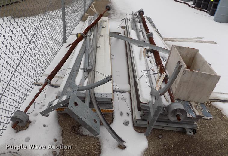 image for item DB4923 (8) garage doors