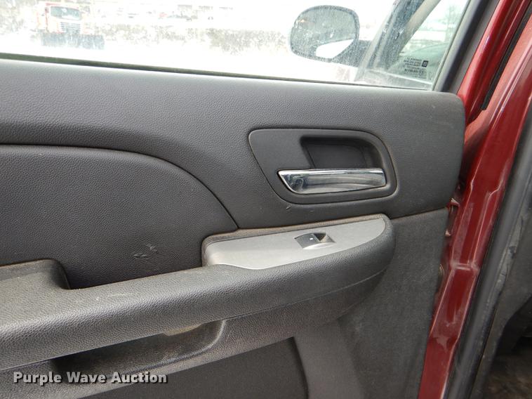 image for item DE0100 2008 Chevrolet Suburban 1500 SUV