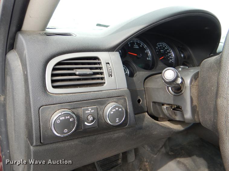 image for item DE0100 2008 Chevrolet Suburban 1500 SUV