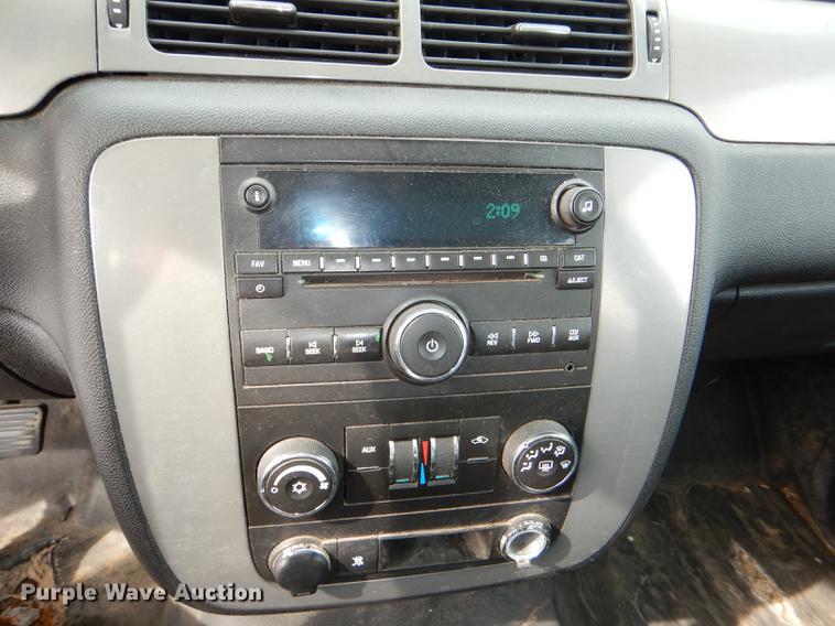 image for item DE0100 2008 Chevrolet Suburban 1500 SUV