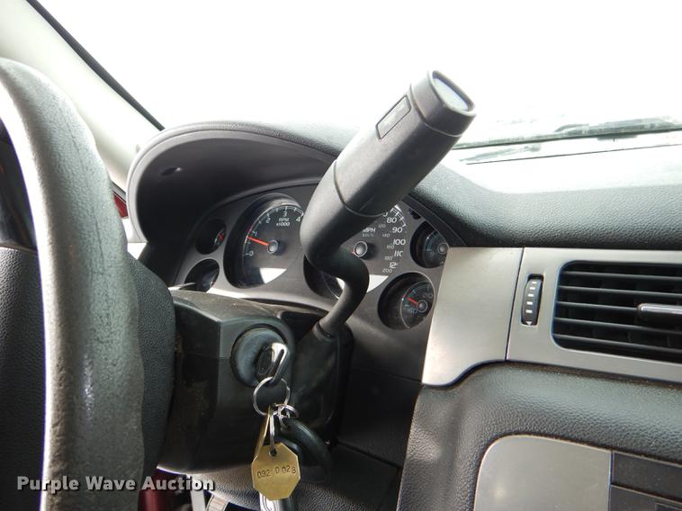 image for item DE0100 2008 Chevrolet Suburban 1500 SUV