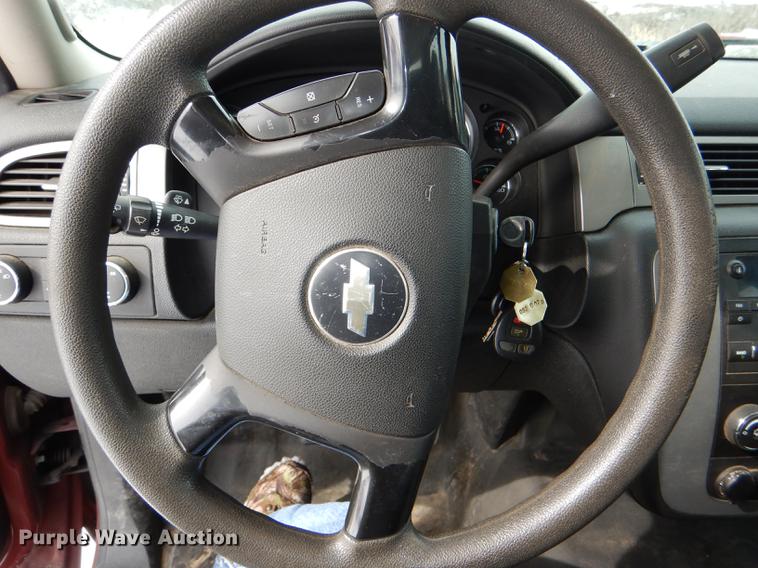 image for item DE0100 2008 Chevrolet Suburban 1500 SUV