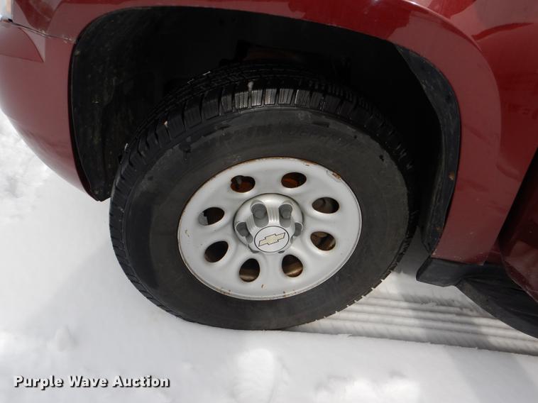 image for item DE0100 2008 Chevrolet Suburban 1500 SUV