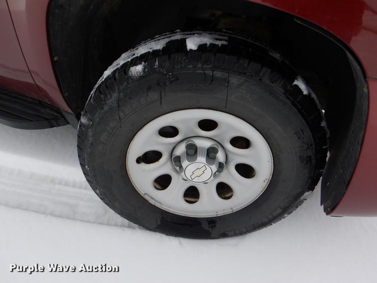 image for item DE0100 2008 Chevrolet Suburban 1500 SUV