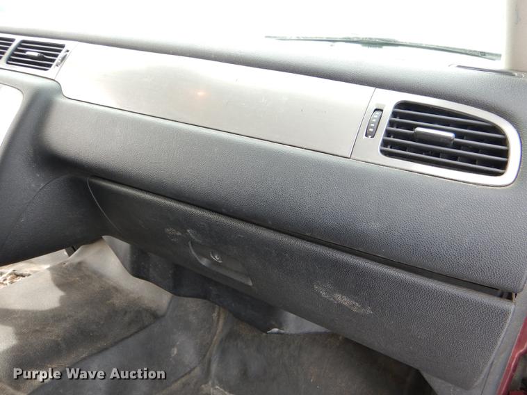 image for item DE0100 2008 Chevrolet Suburban 1500 SUV