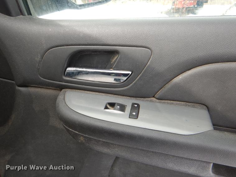 image for item DE0100 2008 Chevrolet Suburban 1500 SUV