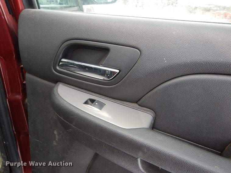 image for item DE0100 2008 Chevrolet Suburban 1500 SUV