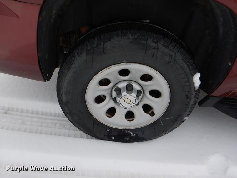 image for item DE0100 2008 Chevrolet Suburban 1500 SUV