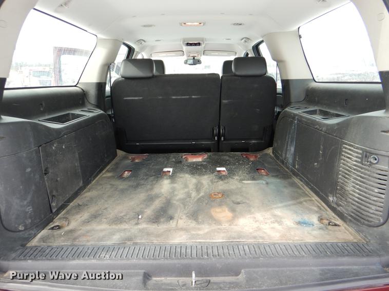 image for item DE0100 2008 Chevrolet Suburban 1500 SUV