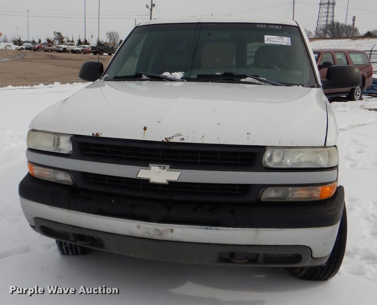 image for item DE0101 2001 Chevrolet Suburban C1500 SUV