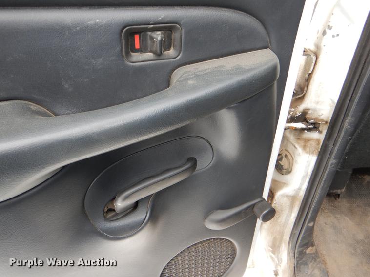 image for item DE0101 2001 Chevrolet Suburban C1500 SUV