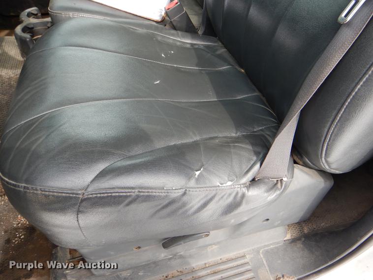 image for item DE0101 2001 Chevrolet Suburban C1500 SUV