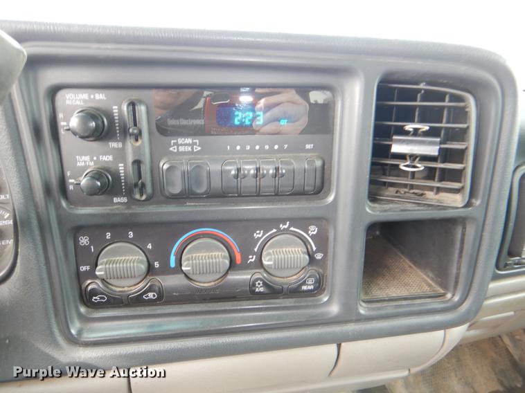 image for item DE0101 2001 Chevrolet Suburban C1500 SUV